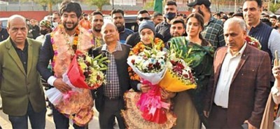 Olympian Arif, Wushu Champion Sadia receive rousing welcome in Jammu