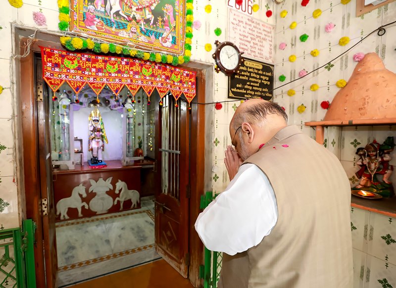 Amit Shah visits 'Baba Ramdev Peer' temple in Gandhinagar