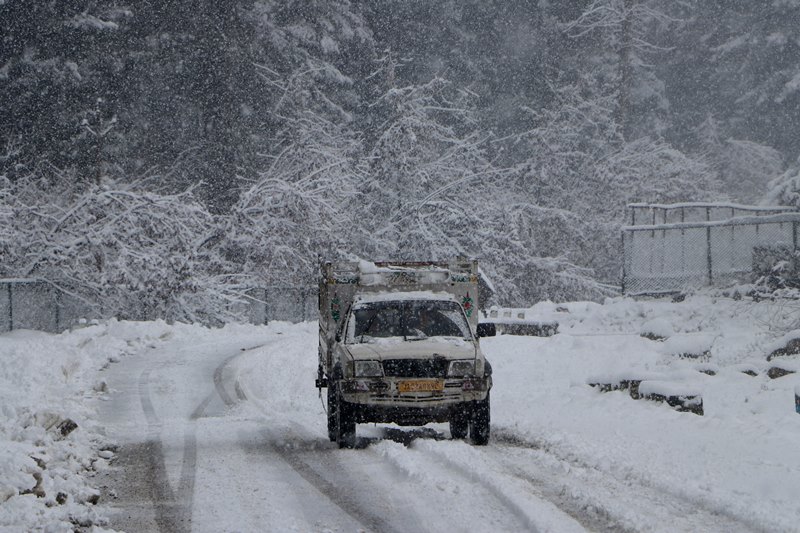 Kashmir: Snowfall in Kulgam