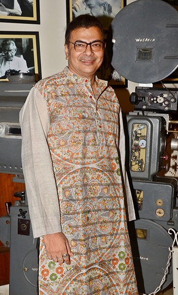 In Images: Dev, Mithun Chakraborty starrer Projapati premiere in Kolkata