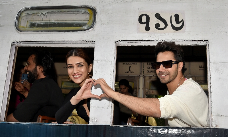 A day out for Varun Dhawan, Kriti Sanon in Kolkata for Bhediya