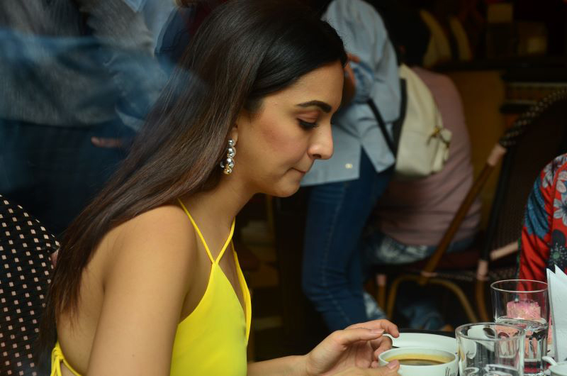 Varun Dhawan, Kiara Advani show love for Kolkata's yellow taxi during Jugjugg Jeeyo promotion