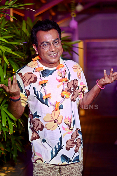 Team Abar Bibaho Obhijaan makes splash in water launching Mon Bajare song