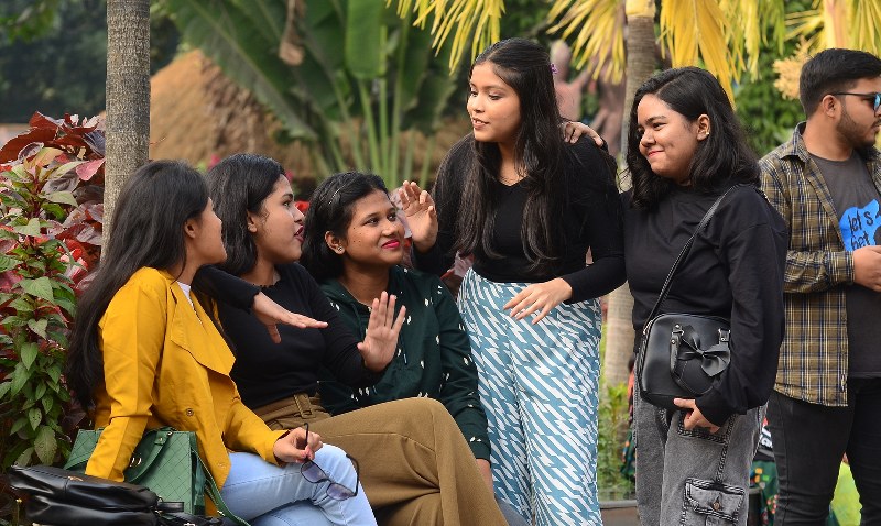 Kolkata celebrates Christmas as revellers throng dazzling Park Street