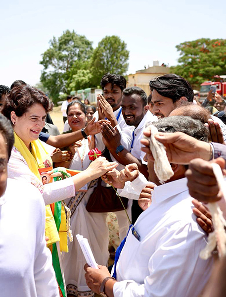 Priyanka Gandhi Vadra greets supporters in Jabalpur