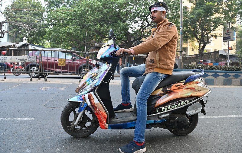 Shah Rukh Khan's fans celebrate 'Dunki' release