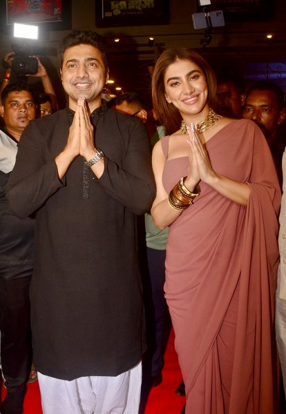 Glimpses of a star-studded premiere of Dev's Byomkesh O Durgo Rohosyo