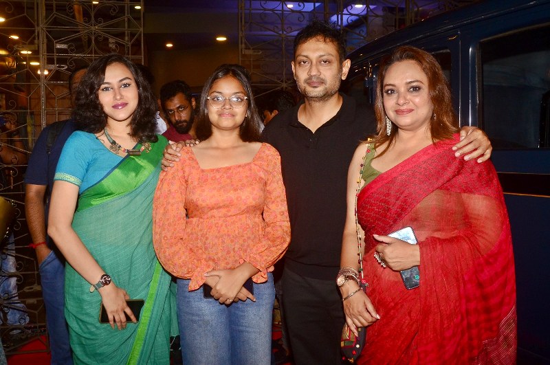 Glimpses of a star-studded premiere of Dev's Byomkesh O Durgo Rohosyo