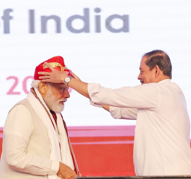 PM Modi receives Lokmanya Tilak National Award in Pune