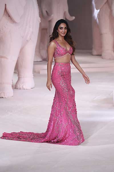 India Couture Week: Kiara Advani walks the ramp for Falguni Shane Peacock