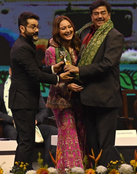 Glimpses from star-studded 29th KIFF inaugural ceremony
