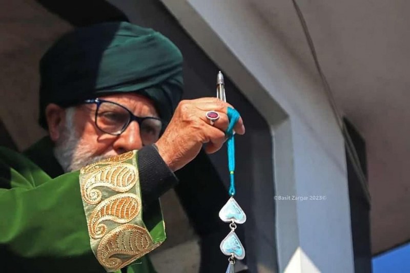 Thousands gather at Hazratbal in Kashmir for Prophet’s holy relic sight