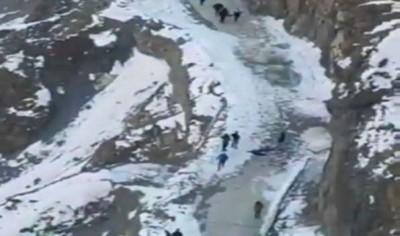 Four Kerala tourists among 5 die in road accident in Kashmir