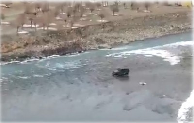 Man drives his SUV through Chandra River in Lahaul Valley to avoid traffic jam, video goes viral