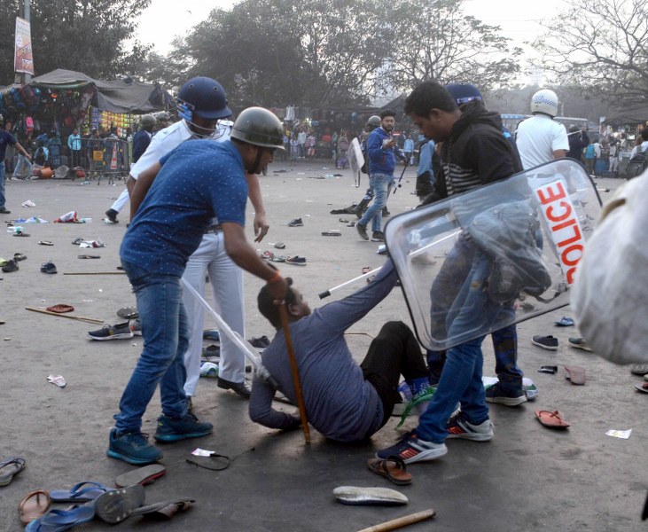 Kolkata: Police resort to lathicharge on agitating Indian Secular Front activists at Esplanade