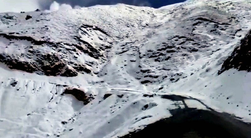 Kashmir's Drass experiences fresh spell of snowfall