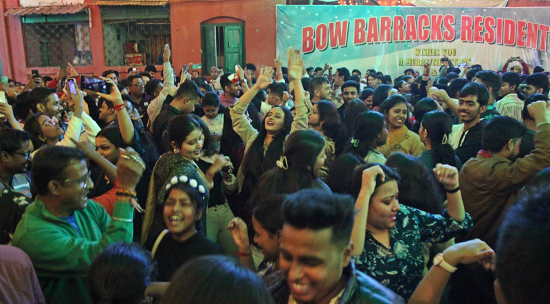 Kolkata celebrates Christmas as revellers throng dazzling Park Street