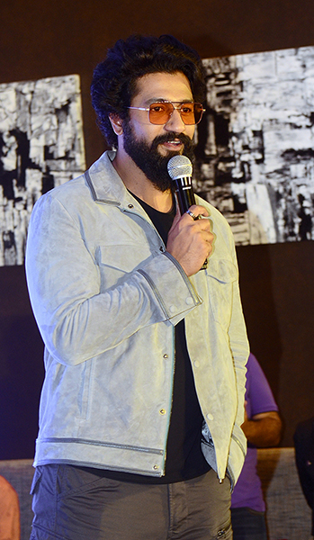 Vicky Kaushal promotes 'Sam Bahadur' in Kolkata