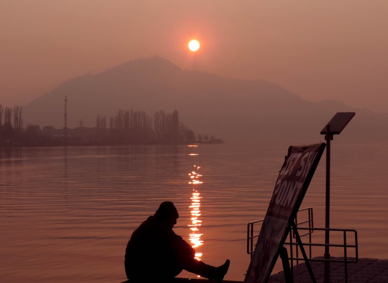 People enjoy last sunset of 2023 in Srinagar