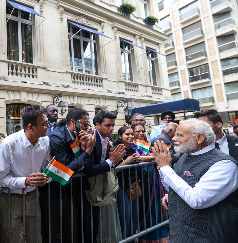 PM Modi receives ceremonial welcome on his arrival at Paris airport