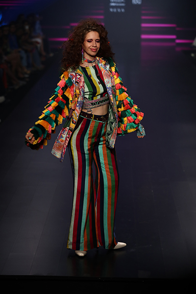 Sushmita Sen walks down Lakme Fashion Week ramp with all her grace