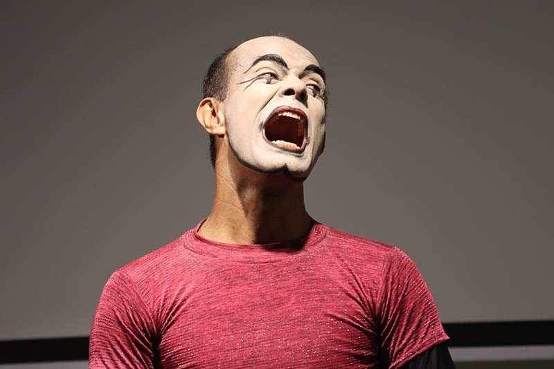 Mime artists captivate Kolkata audience on World Hearing Day