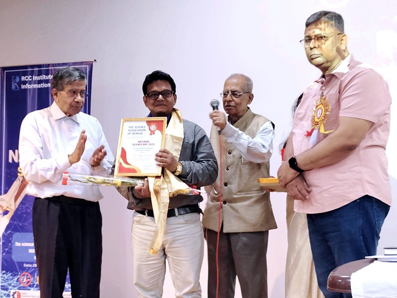 Journalist Rajjyeswar Saha receives Dr. Kadambini Ganguli Memorial Award