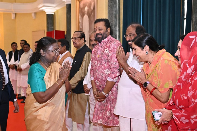 In Images: President Droupadi Murmu hosts breakfast of Parliament