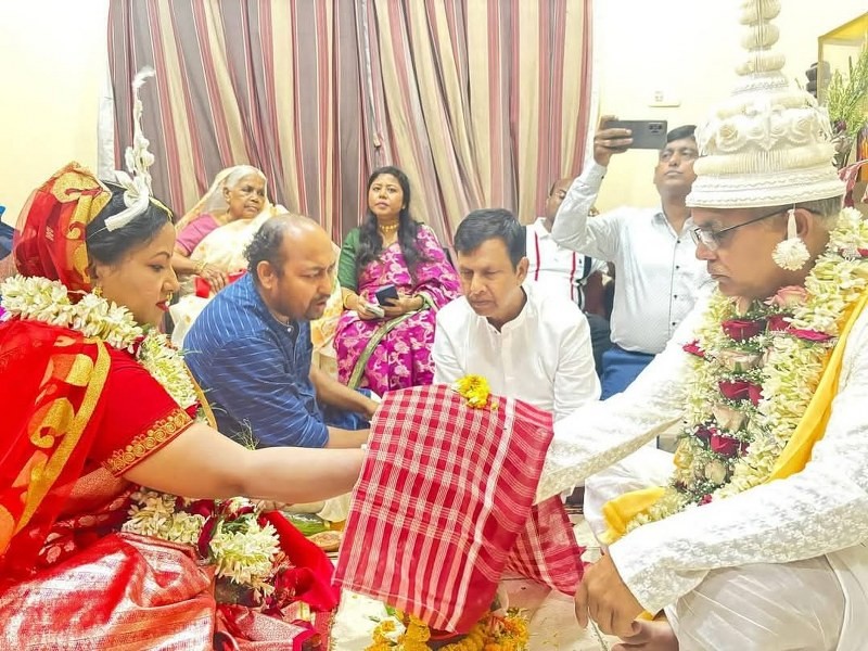 In images : BJP leader Dilip Ghosh marries Rinku Majumdar