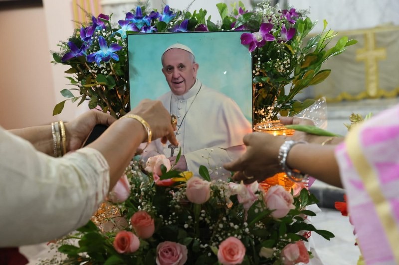 Kolkata mourns the death of Pope Francis