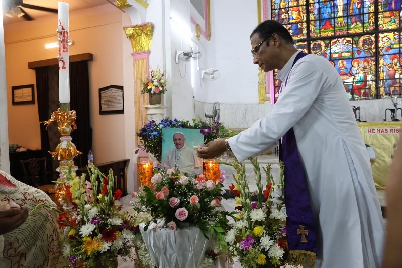 Kolkata mourns the death of Pope Francis