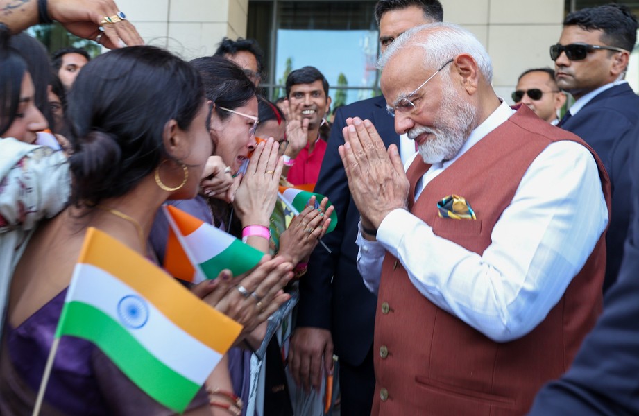 In Images: PM Modi welcomed by Indian diaspora in Ghana