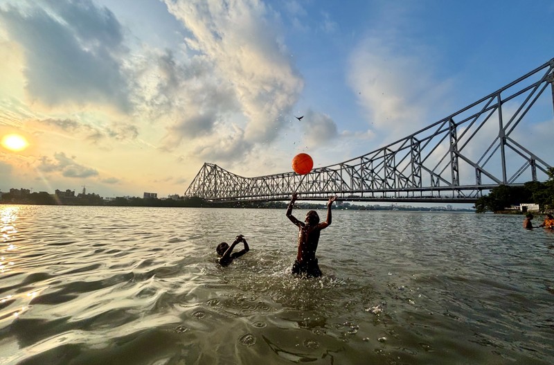 In Image: Charnock’s Kolkata turns 335 as the city’s soul shines by the Hooghly