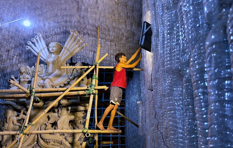 Kolkata’s Lalabagan Nabankur crafts Durga Puja Pandal with 3 lakh plastic bottles