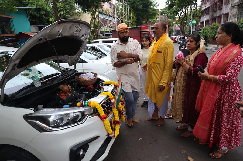Priest offers prayers to taxi during Vishwakarma Puja in Kolkata