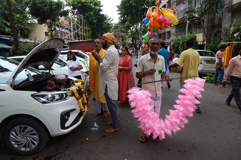 Priest offers prayers to taxi during Vishwakarma Puja in Kolkata