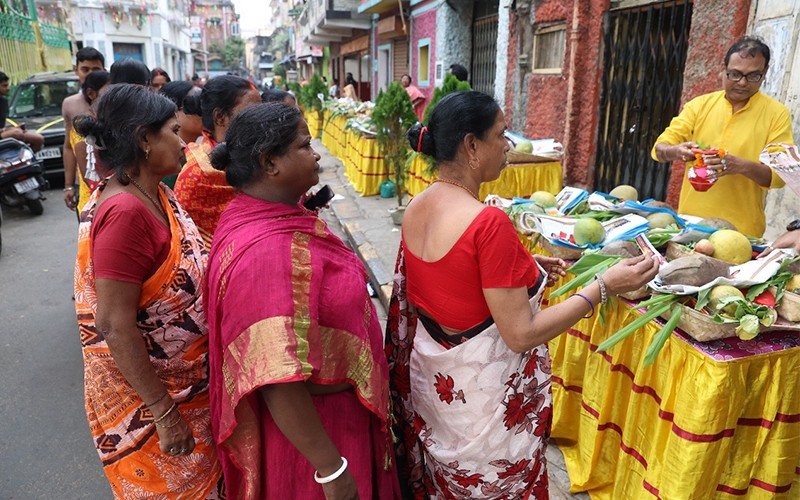 In Images: Devotees Gear Up for Chhath Puja in Kolkata