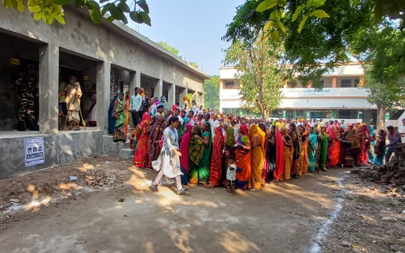 Long queue of voters outside a polling station in Sheikhpura district, Bihar, November 5, 2025. Photo: Facebook/BiharCEO