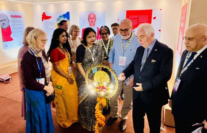 Polish diplomat Piotr Świtalski inaugurates exhibition at 31st KIFF