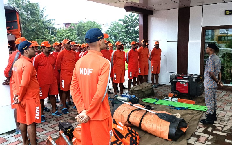 Cyclone Ditwah nears Tamil Nadu and Puducherry, triggering mass preparedness, heavy rains and major disruptions.