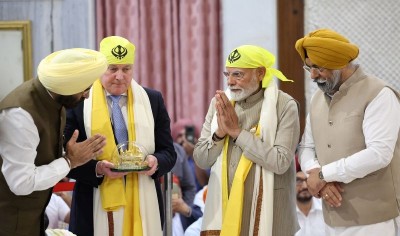 Faith and Diplomacy: PM Modi with New Zealand PM Luxon visit Gurudwara Rakabganj