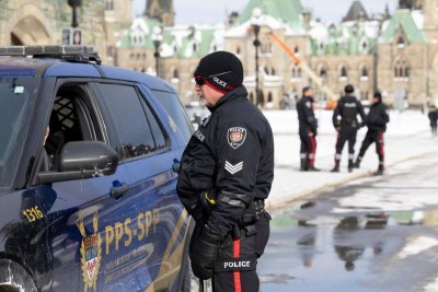 Canada: Man arrested after he barricades himself inside parliament