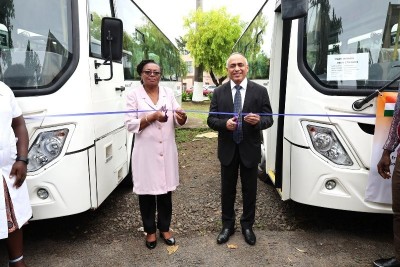 India presents 6 school buses to Sao Tome and Principe