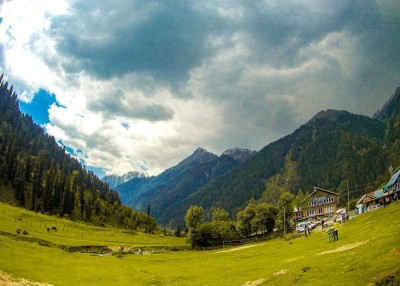 Kashmir feels safe, say tourists from Vietnam visiting Pahalgam