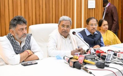 'Stadium capacity 35,000, but 2-3 lakhs turned up': Siddaramaiah orders probe into stampede incident