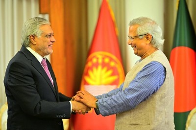 Pakistani Foreign Minister Ishaq Dar, Muhammad Yunus discuss SAARC, other issues during Dhaka meeting