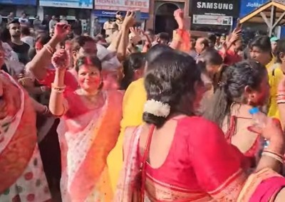 Bengali community marks Sindoor Khela in Srinagar’s Lal Chowk on Maha Dashami