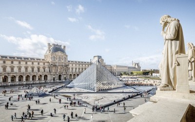 Paris: Louvre Museum shuts down for a day after robbery
