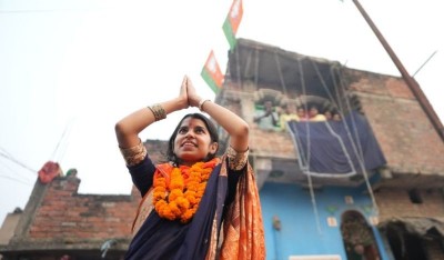 Singer-turned-politician Maithili Thakur leads in Bihar’s Alinagar — BJP’s surprise star!