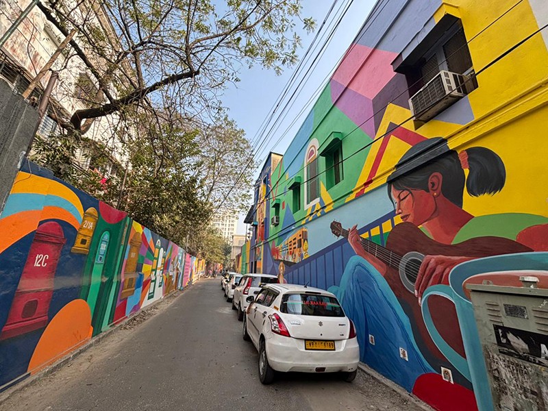 Kolkata’s Ballygunge Transforms Into a Vibrant Colour Corridor